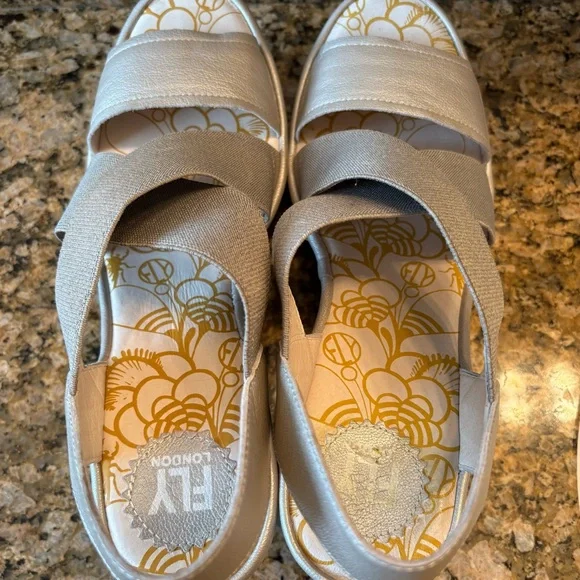 FLY London sandals - Picture 3 of 7